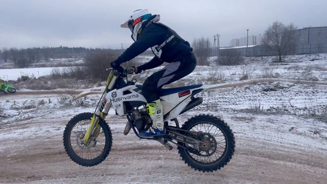 Школа мотокросса ZRT Тренировка прыжков и поворотов смотреть онлайн