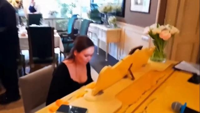 Поющая пианистка Ульяна Волкова