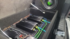 Установка музыки в ниву, шумоизоляция. Готовый фальш пол и сабвуфер стелс.