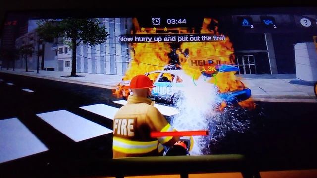 Теперь я пожарный. Работаю на пожарной машине и спасаю людей.