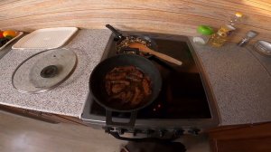 Айда на кухню.