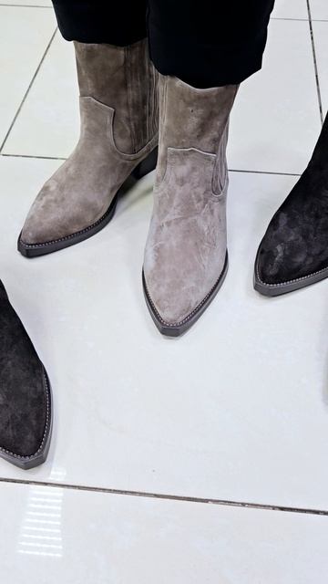 НОВИНКА 🔥СТИЛЬЕЫЕ КАЗАКИ ВЕСНА В COVANI 💕 смотреть онлайн