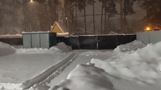 СНЕЖНЫЙ ЗАВАЛ НА РАБОТЕ НЕ УСПЕВАЮ ЧИСТИТЬ, ХОРОШО ЧТО ДОМОЙ СЕГОДНЯ ПОЕХАЛ, НО ПОРАБОТАЛ С УТРА смотреть онлайн