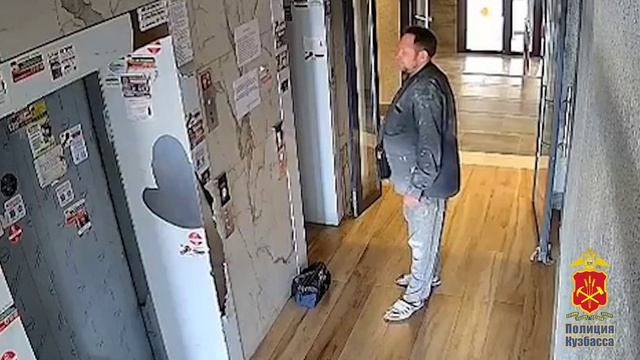 В Кемерове полицейские задержали подозреваемого в краже сумки с инструментами смотреть онлайн