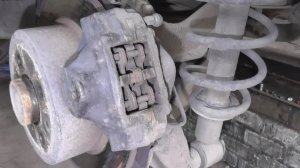 Замена задних тормозных колодок Opel Vectra B