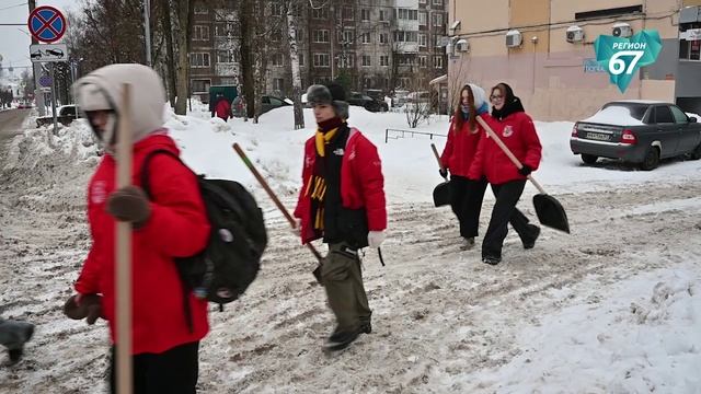 Вместе против непогоды: в Смоленске продолжается сезон субботников смотреть онлайн