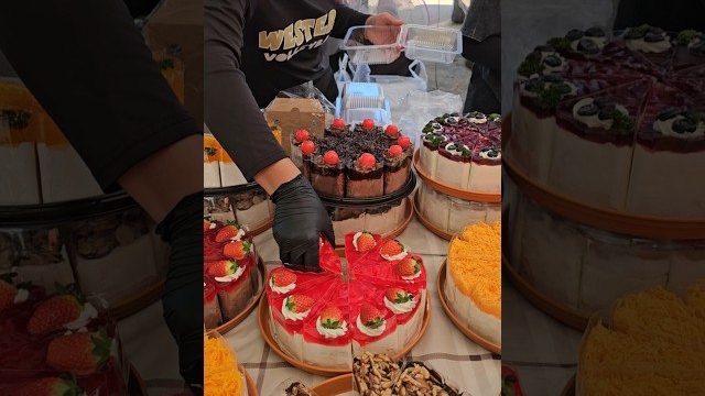 Очень дешево! Поднос с 10 клубничными пирожными за 240 бат (590 руб) смотреть онлайн