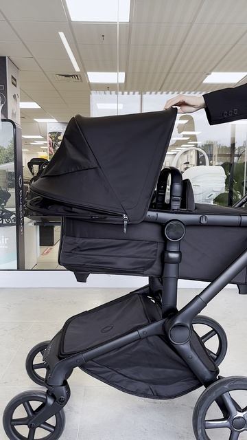 Cкидка на лимитированную коляску Bugaboo Fox 5 Complete Noir Limited Edition смотреть онлайн
