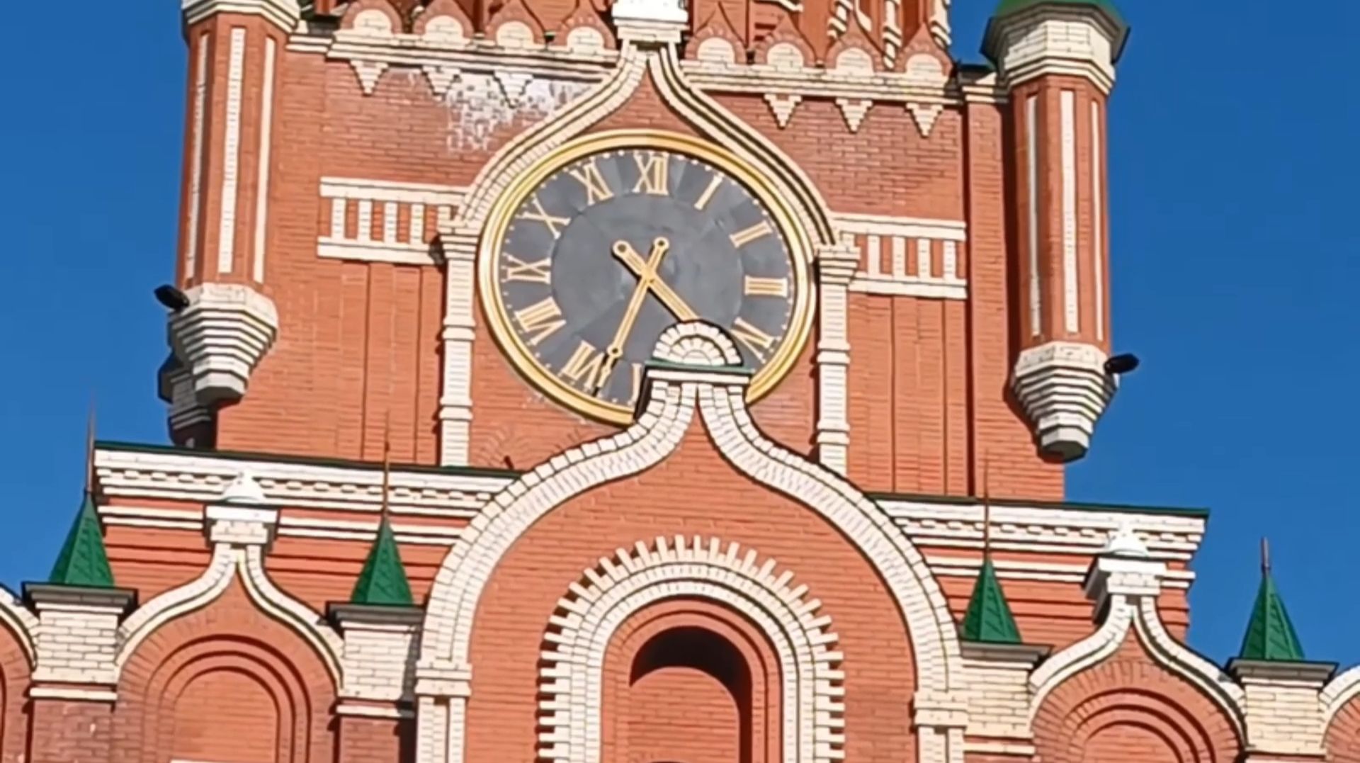 ЙОШКАР-ОЛА. ВЕСЕЛО НА ПЛОЩАДИ