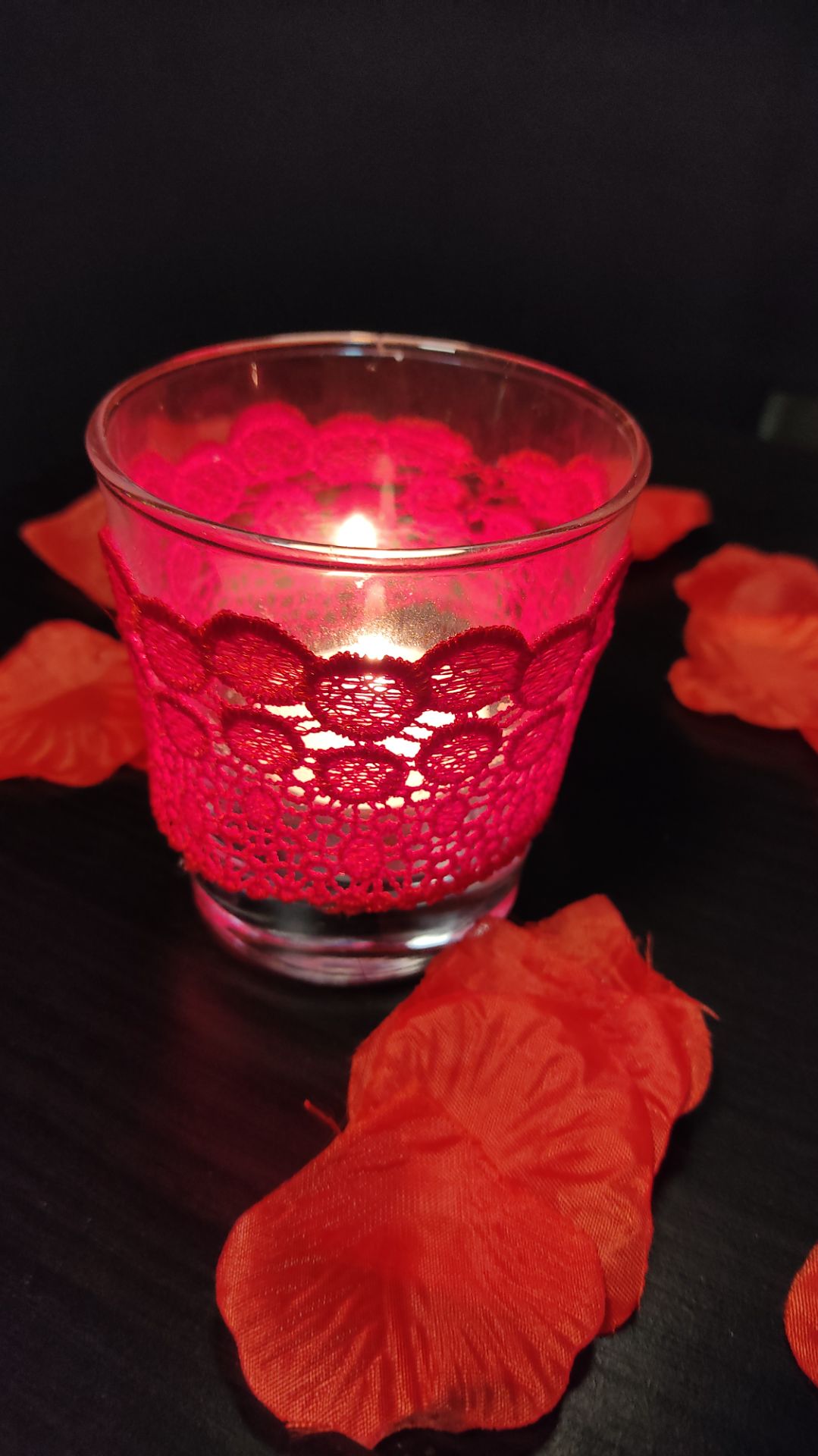 Романтическое украшение зала в антикинотеатре Universe