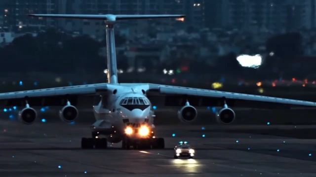 Эпичное видео с тяжелым транспортным самолетом Ил-76ТД 