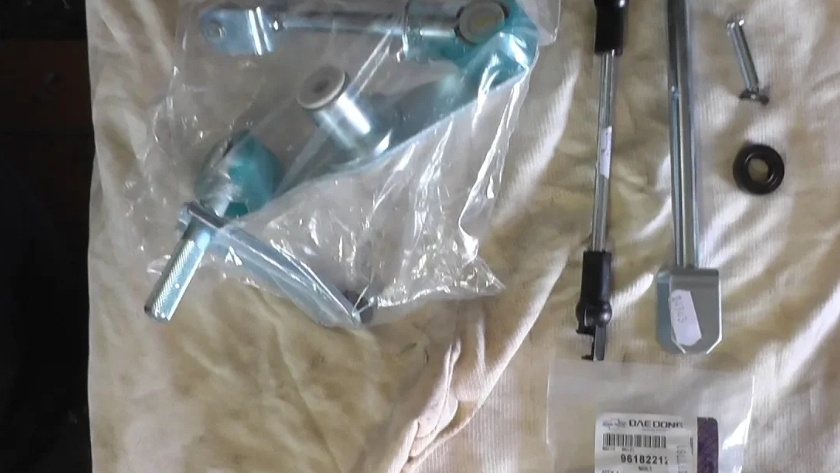 Замена механизма переключения передач (вертолета) Chevrolet Aveo