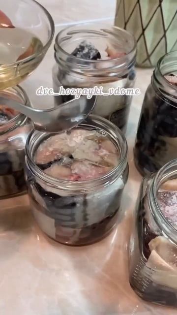 Кoнcеpвы «Скумбpия в мacле» смотреть онлайн