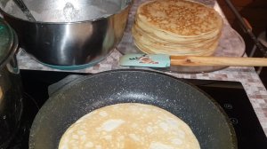 У дома гуляют куропатки👣👀Пеку блины🥞с разговорами💬Пьём чай☕с блинами🥞👌🥧со сметаной