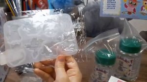 Распаковка набора для создания украшений из эпоксидной смолы