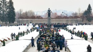Траурная церемония в честь освобождения Ленинграда от блокады прошла на Пискаревском кладбище