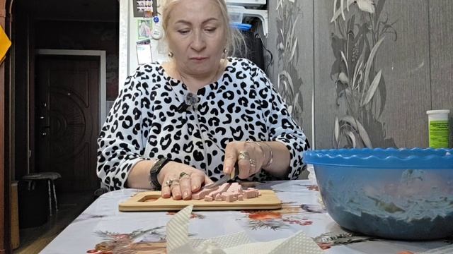 КУПИЛА НОВОЕ ПАЛЬТО! К ВЕСНЕ ГОТОВА! ГОТОВЛЮ ШКОЛЬНУЮ ПИЦЦУ! смотреть онлайн