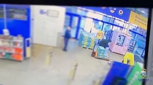 Бизнесмен уличён полицией в краже 1,4 тонны огурцов и 400 кг бананов из двух гипермаркетов в Тюмени