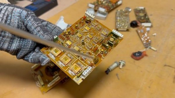 В разборе УКВ РАДИОСТАНЦИЯ Р-838К