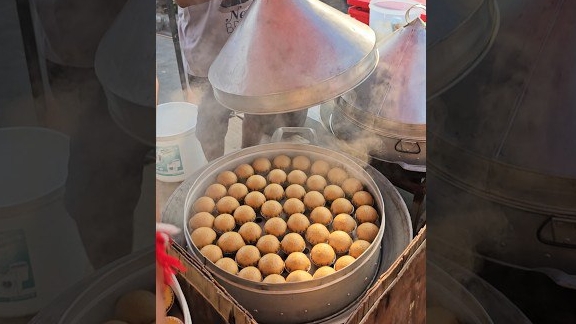 тайская уличная еда. банановые пирог. всего 5 бат/13 руб за штуку смотреть онлайн