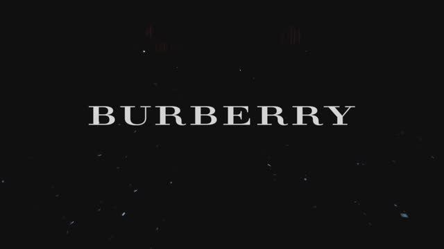 Показ женской коллекции Burberry осень-зима 2015-2016
