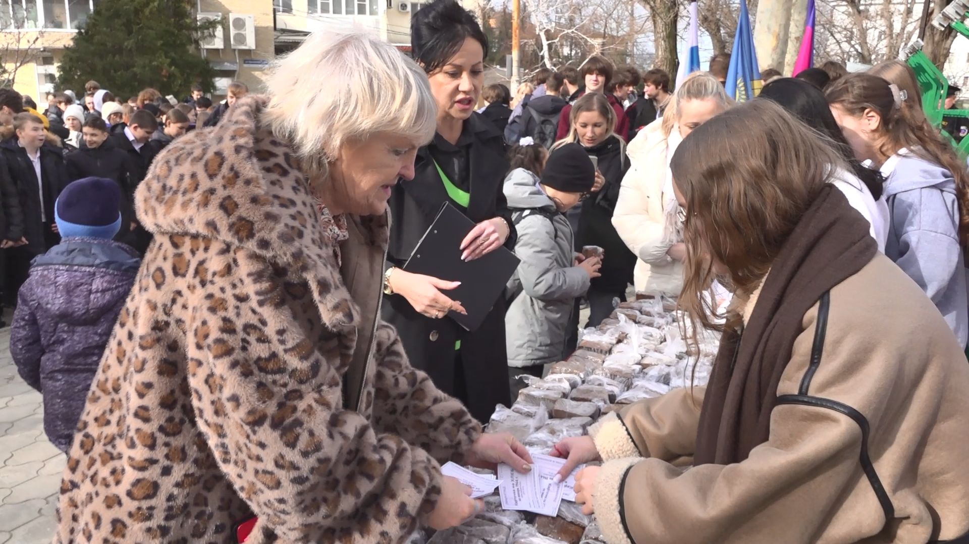 Во всех школах Анапы сегодня прошла Всероссийская акция «Блокадный хлеб» смотреть онлайн