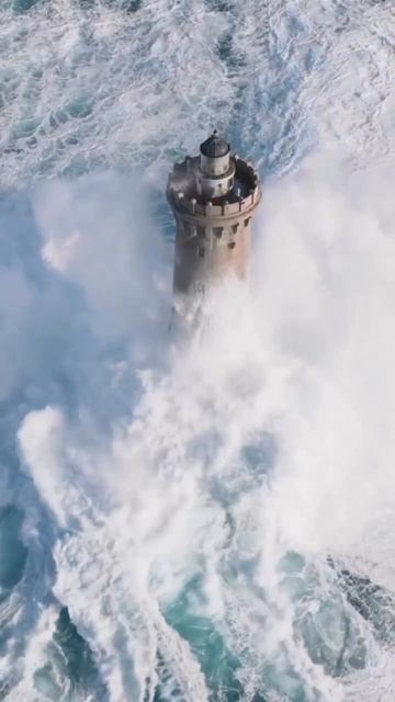 Одинокий маяк смотреть онлайн