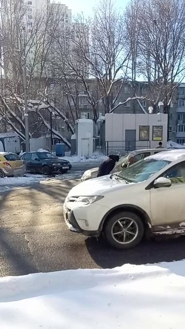 На перекрестке трех дорог! Вы часто там стоите?.. смотреть онлайн