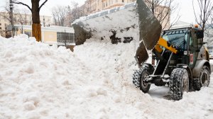 Сугробы в полметра и пробки 9 баллов. Корреспондент «МИРа» прошелся по заснеженным улицам Москвы