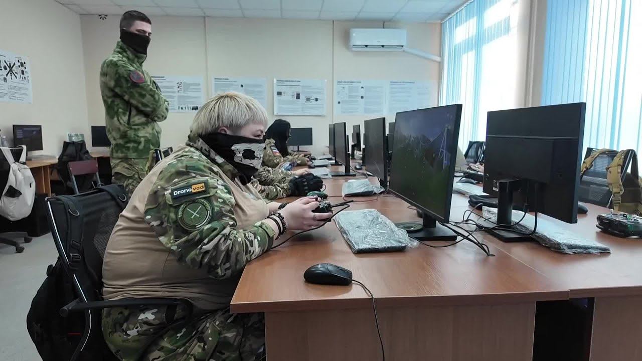 В ДОСААФ подготовили первые группы девушек-операторов БПЛА смотреть онлайн