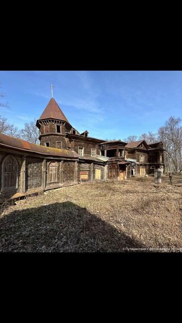 Заброшенные дома, в которых уже не живут.