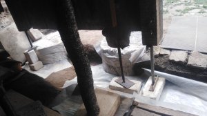 Армируем дубовые опоры для заливки фундамента!