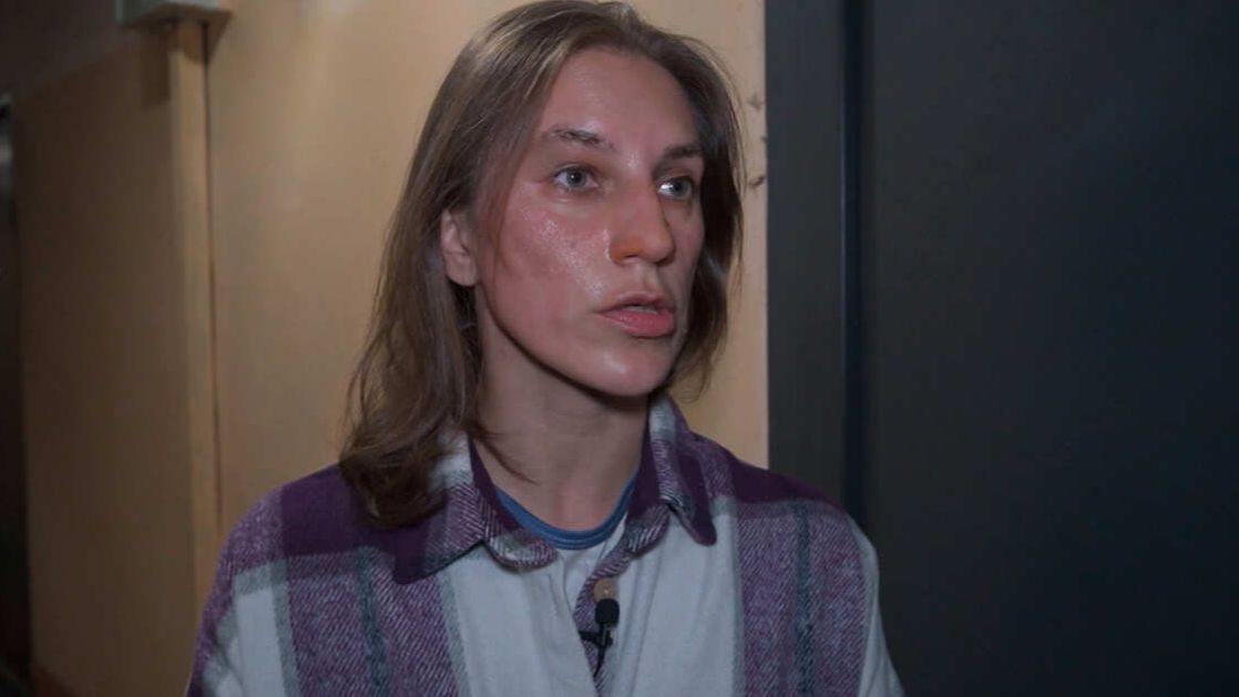 Две жительницы многоэтажки едва не сгорели заживо в лифте из-за мусора смотреть онлайн