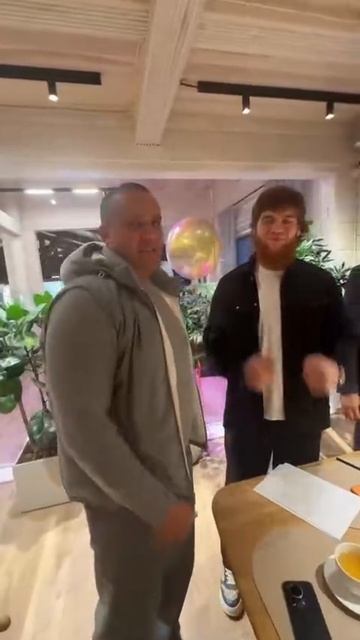 Умар Кремлев сообщил что скоро с Шарой Булетом запустят международный проект для молодых спортсменов смотреть онлайн