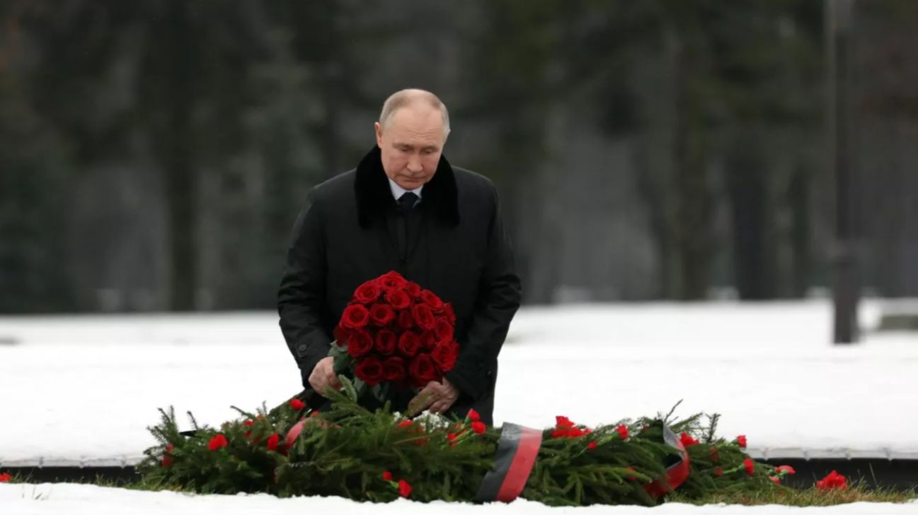 Путин приехал на возложение цветов в память о снятии блокады Ленинграда смотреть онлайн