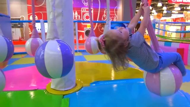 Настя на Детской игровой площадке в Краснодаре смотреть онлайн