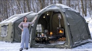 Уютный кемпинг в большой двухкомнатной надувной палатке. Бушкрафт