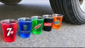 Машина давит предметы колесом! Давим стаканчики с газировкой! Сборник экспериментов! Залипалка ASMR