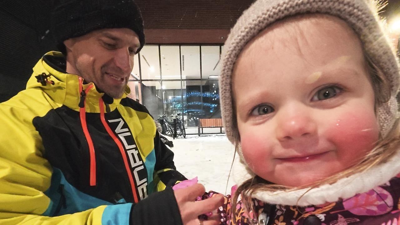 Новый Год Из Детства: Дед Мороз, Снегурка и Новогодний Стол. Каток в Лужниках смотреть онлайн