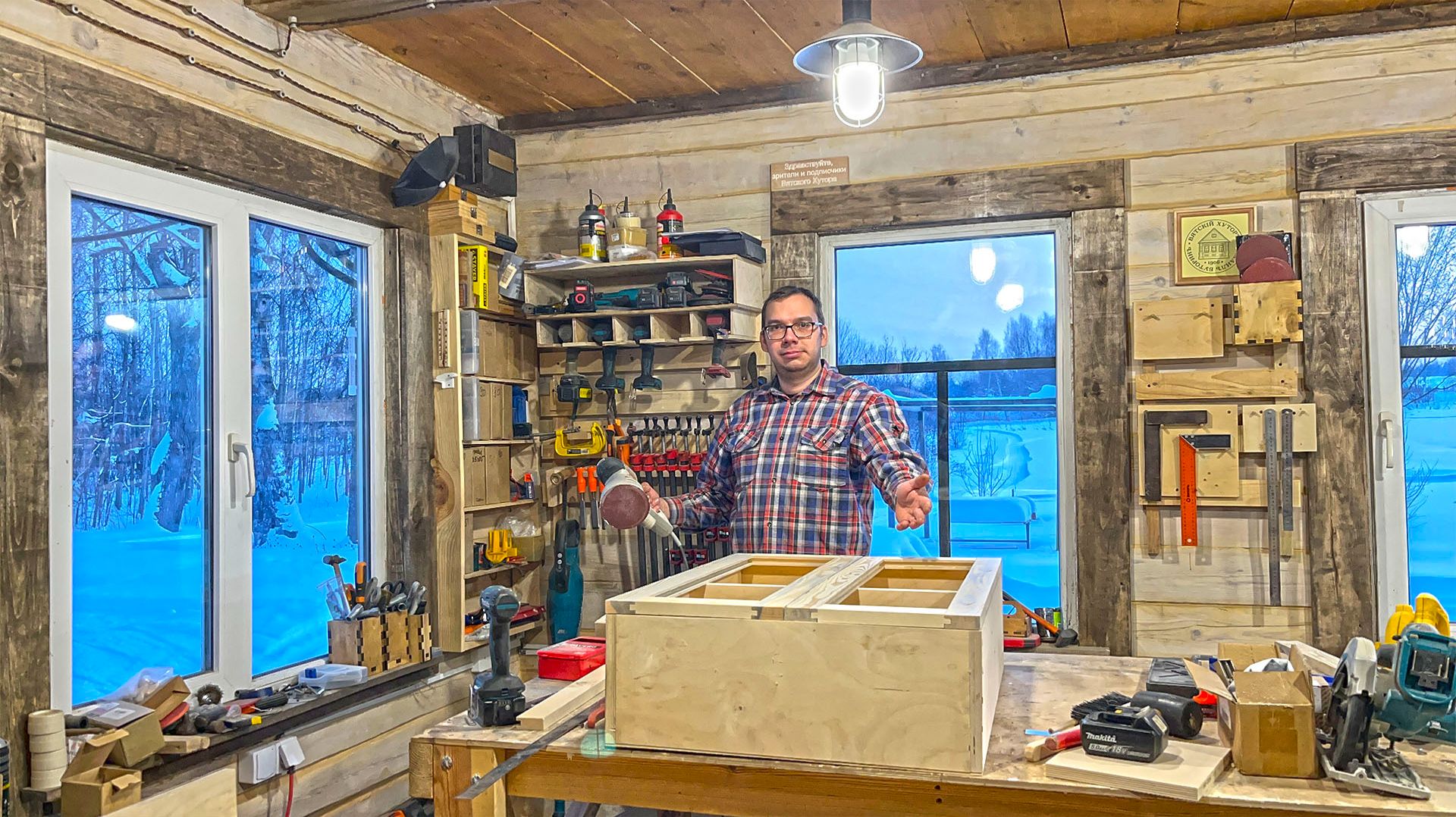 Делаю новую мебель для дома прадеда. Эксперимент со светом в бревенчатой комнате смотреть онлайн