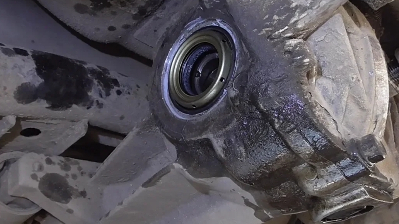 Замена сальника привода заднего редуктора Hyundai Tucson