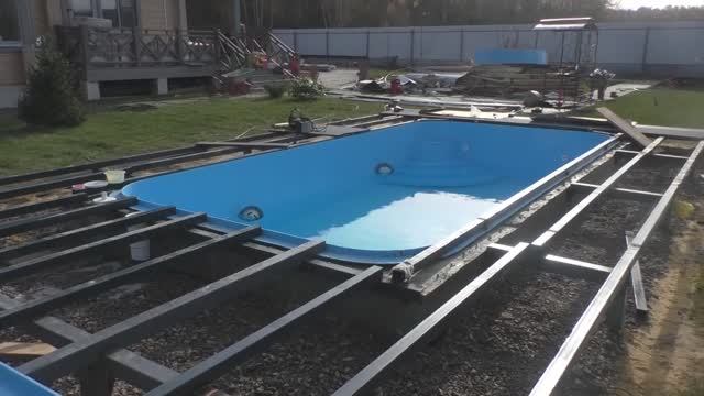 Последний уличный бассейн в этом году. Консервация бассейна