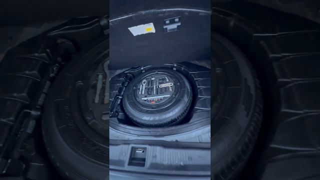 Видеообзор на Мерседес 220 ,1999 год ,4.3