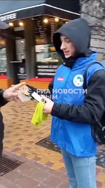 🍞 В Симферополе раздают "блокадный хлеб" в честь Дня полного освобождения Ленинграда от фашистов. смотреть онлайн