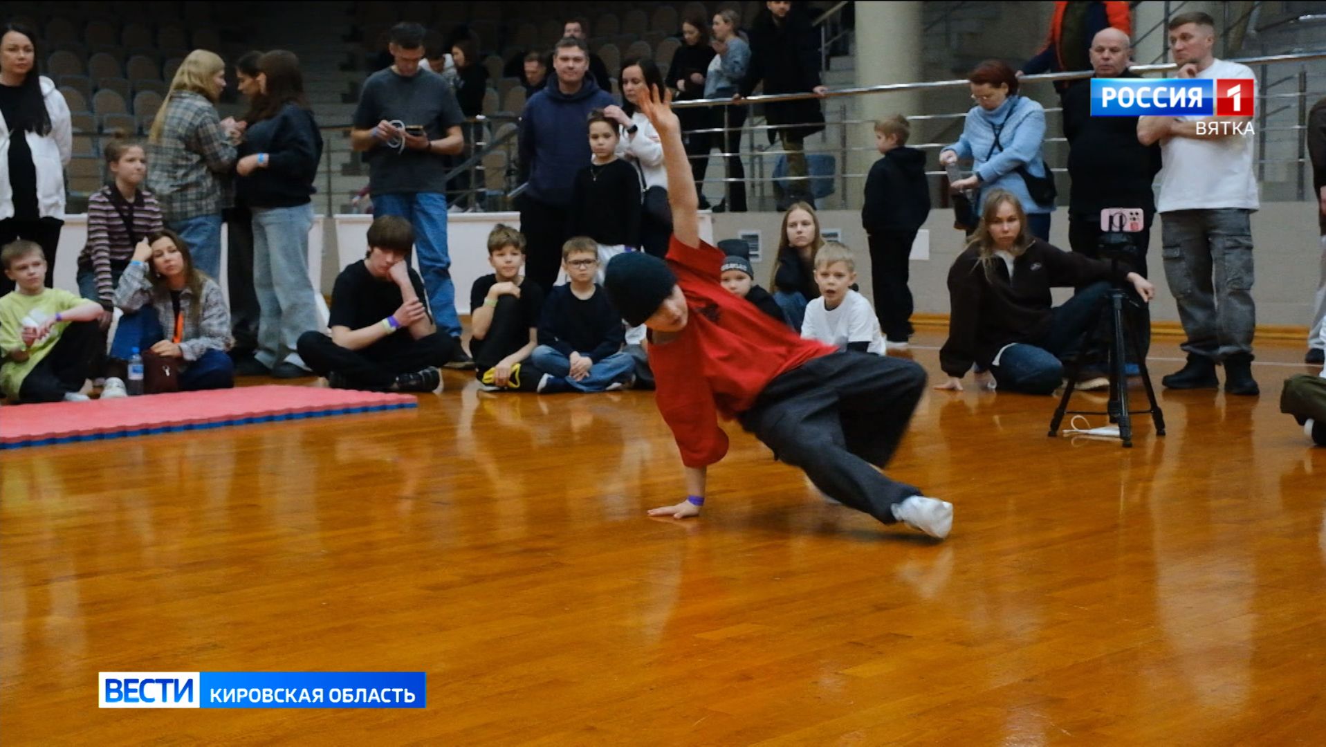 В спортшколе «Юность» прошли областные соревнования по брейкингу смотреть онлайн