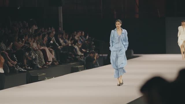 Показ коллекции Vivienne Westwood "Ворота Индии" весна-лето 2025