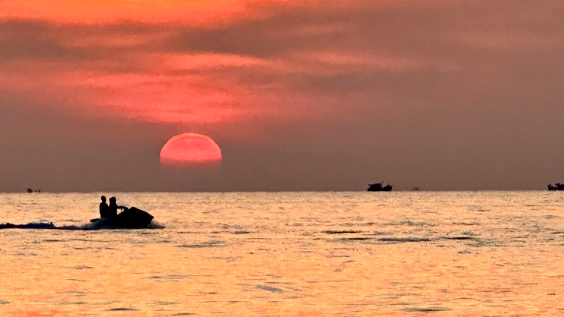 Остров Фукуок. Закат солнца над морем.