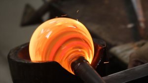 Как рождаются изделия из гутного стекла