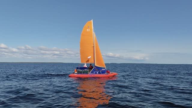 По Белому морю под парусом смотреть онлайн