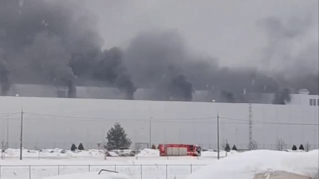 ⚡️Мощный пожар на бывшем автомобильном заводе Volkswagen в Калуге смотреть онлайн